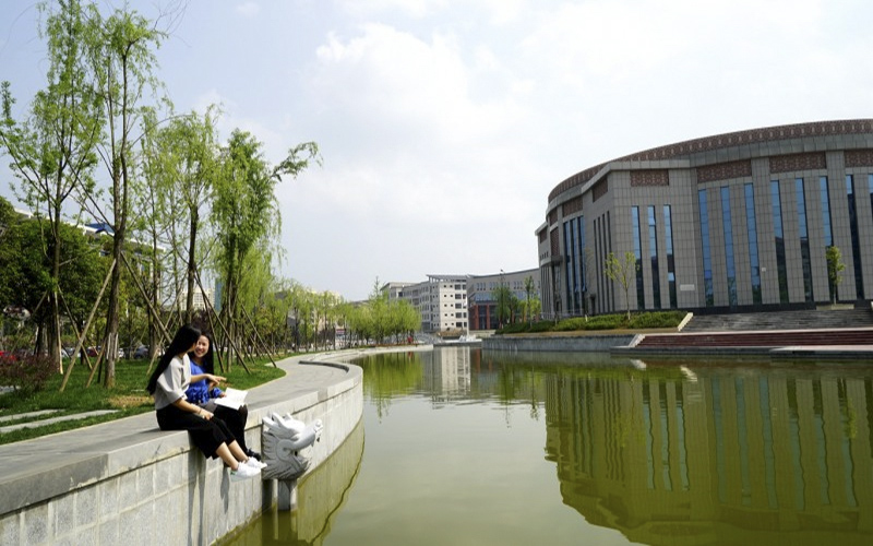 贵州中医药大学时珍学院校园风光