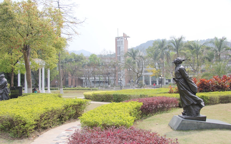 广东外语外贸大学-文化广场