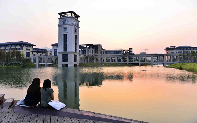 澳门大学-校园湖畔