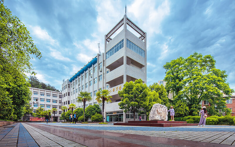 湖北汽车工业学院-12