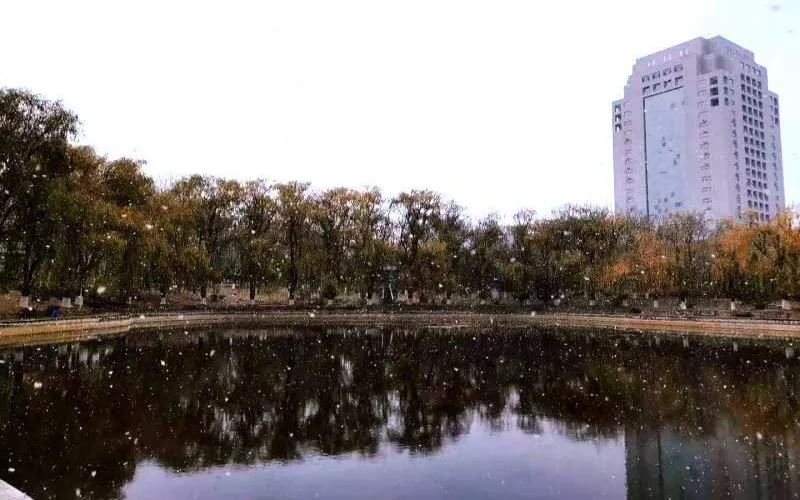 燕山大学-初雪