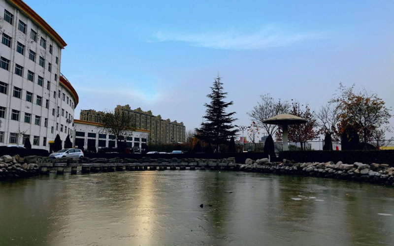 晋中职业技术学院-湖面风景