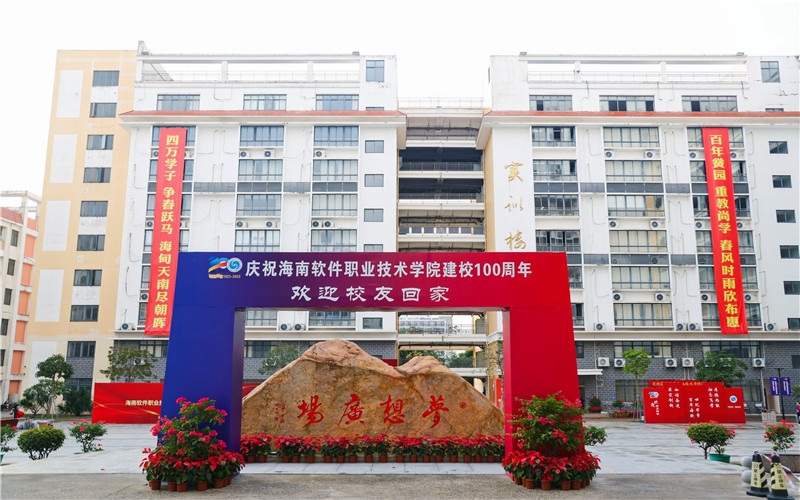 2025年陕西文科407分能报什么大学